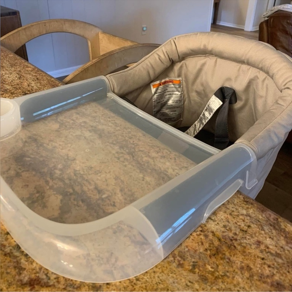 Cream Ingelsina fast table high chair with tray